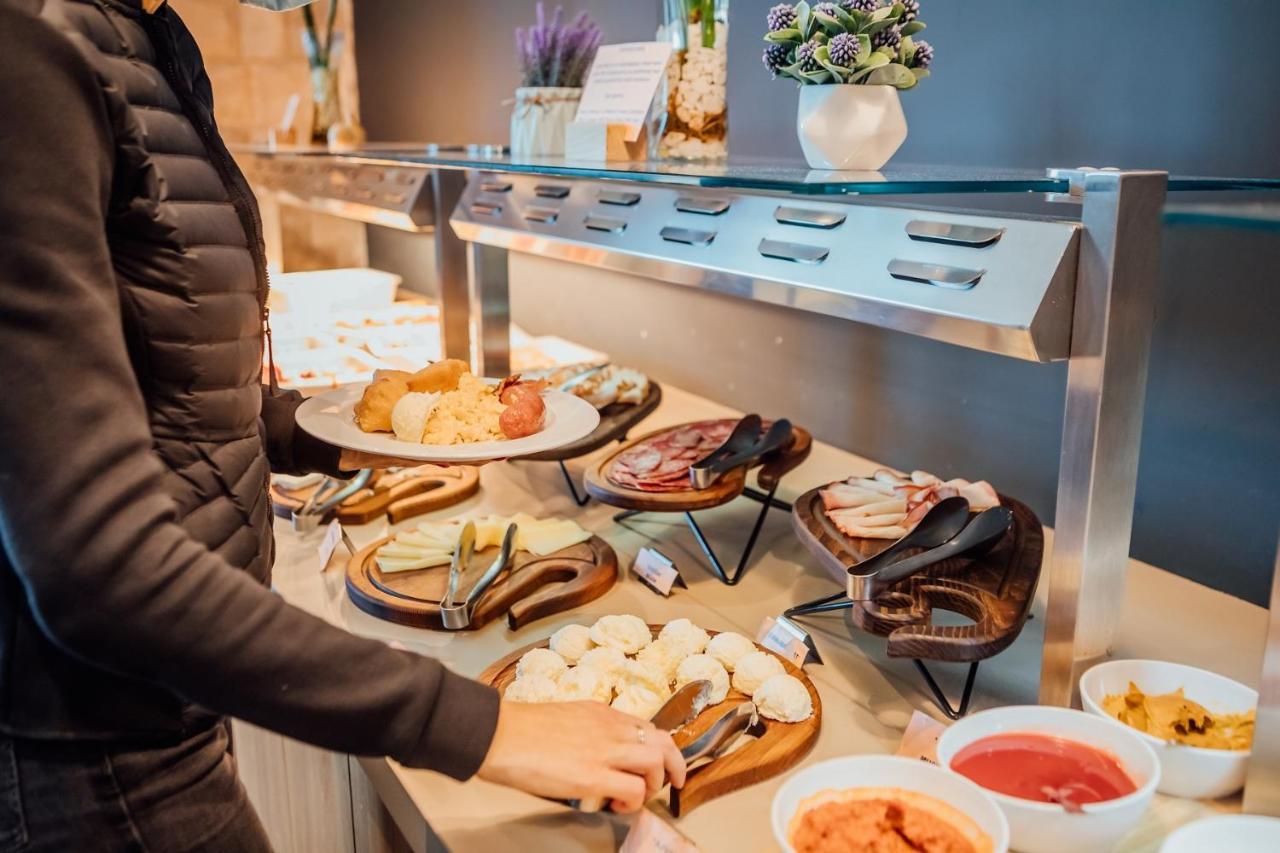 Hotel Crni Vrh Divčibare 외부 사진